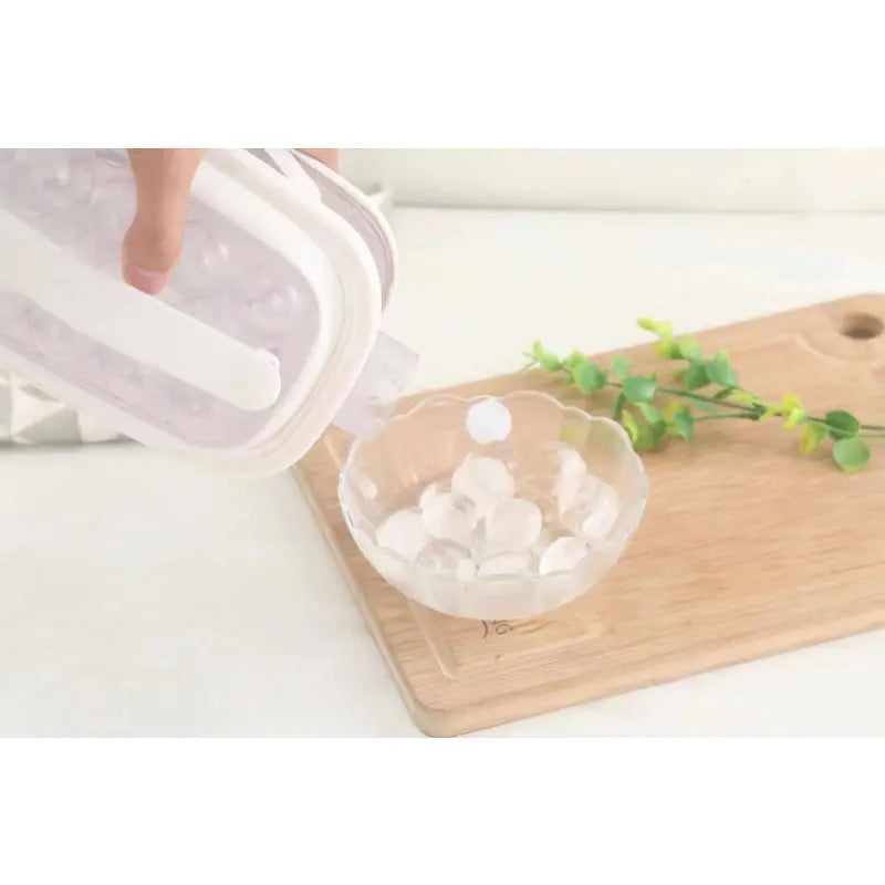 1pc Ball-shaped Ice-making Kettle and Water Bottle